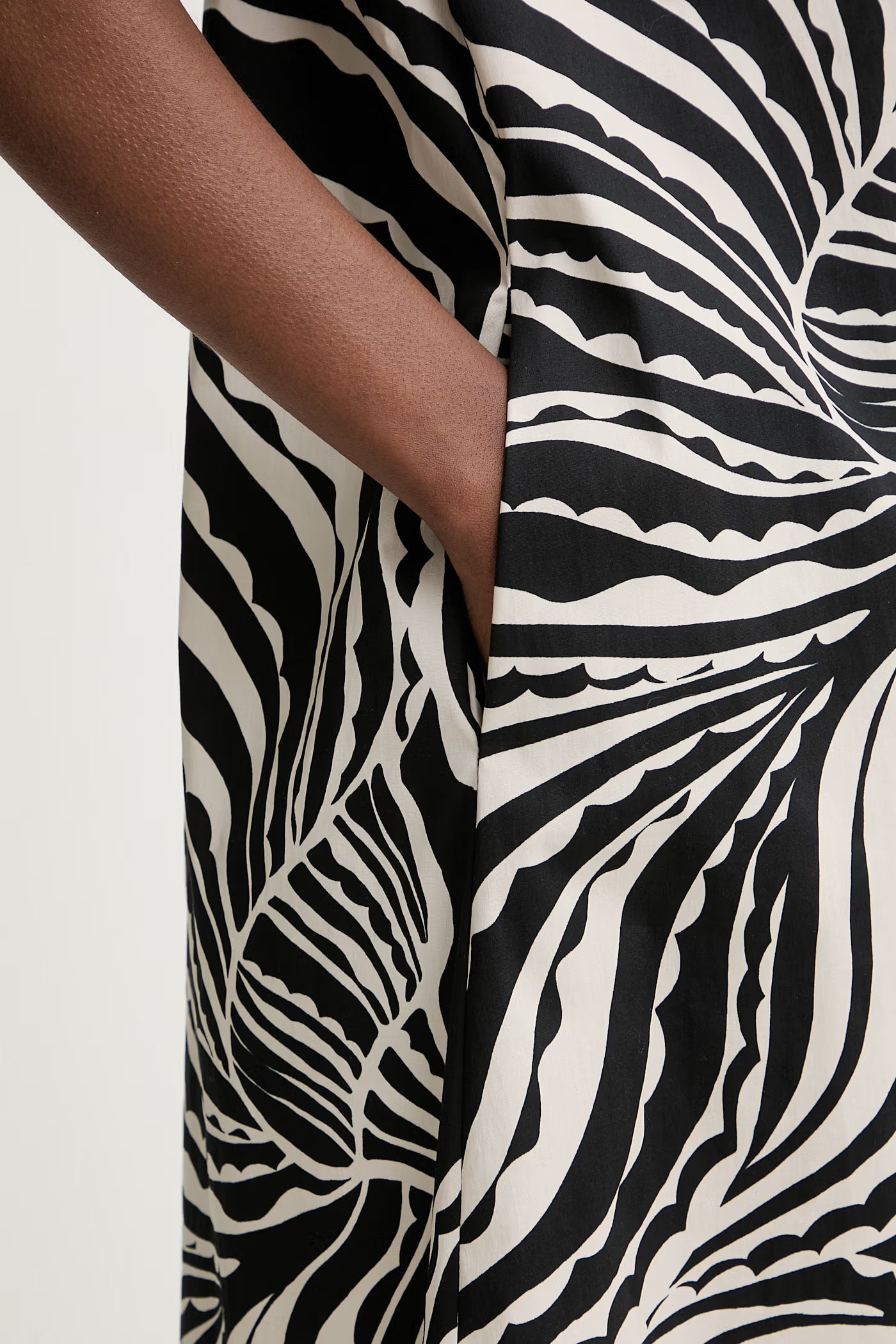 JOSEPH RIBKOFF 262262 Printed Midi Shirt Dress in Black