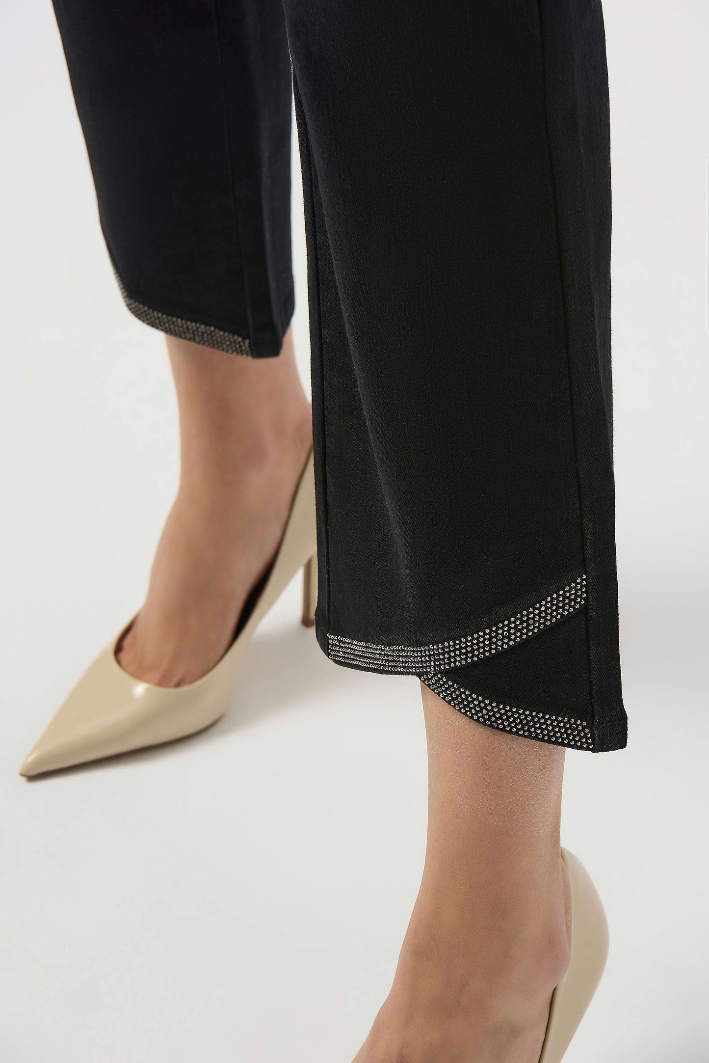 Classic Straight Leg Stretch Denim Jeans / black
253986
_