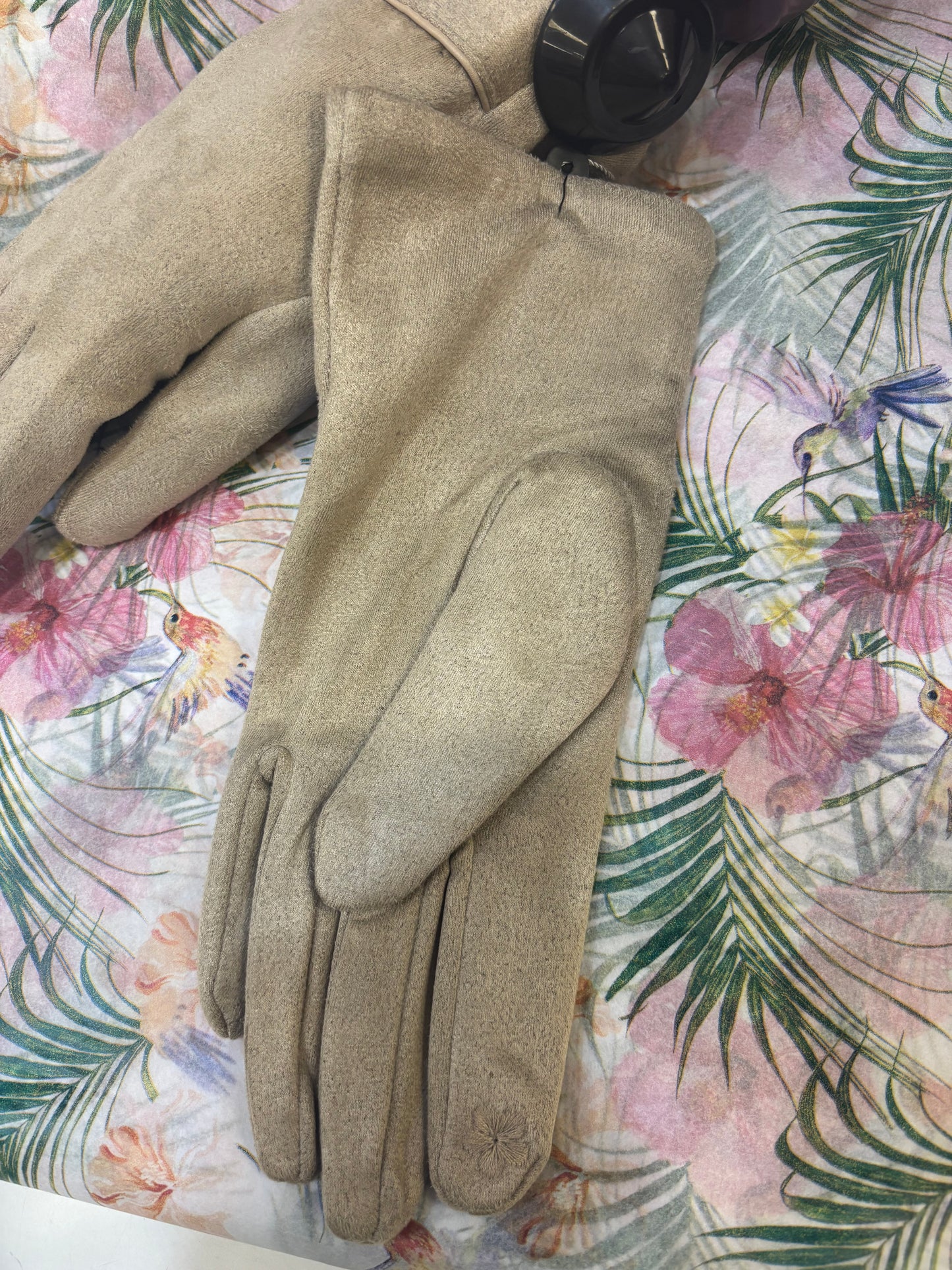Doctor Bear plain button glove in beige
