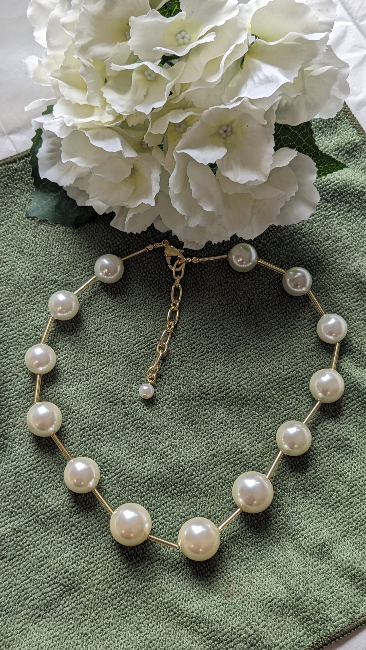 Ivory medium size pearl necklace
