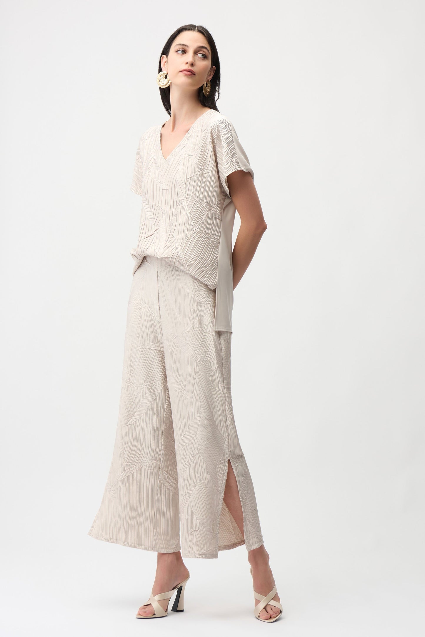 Pleated Satin Pull-On Culotte Pants
261161
Hots