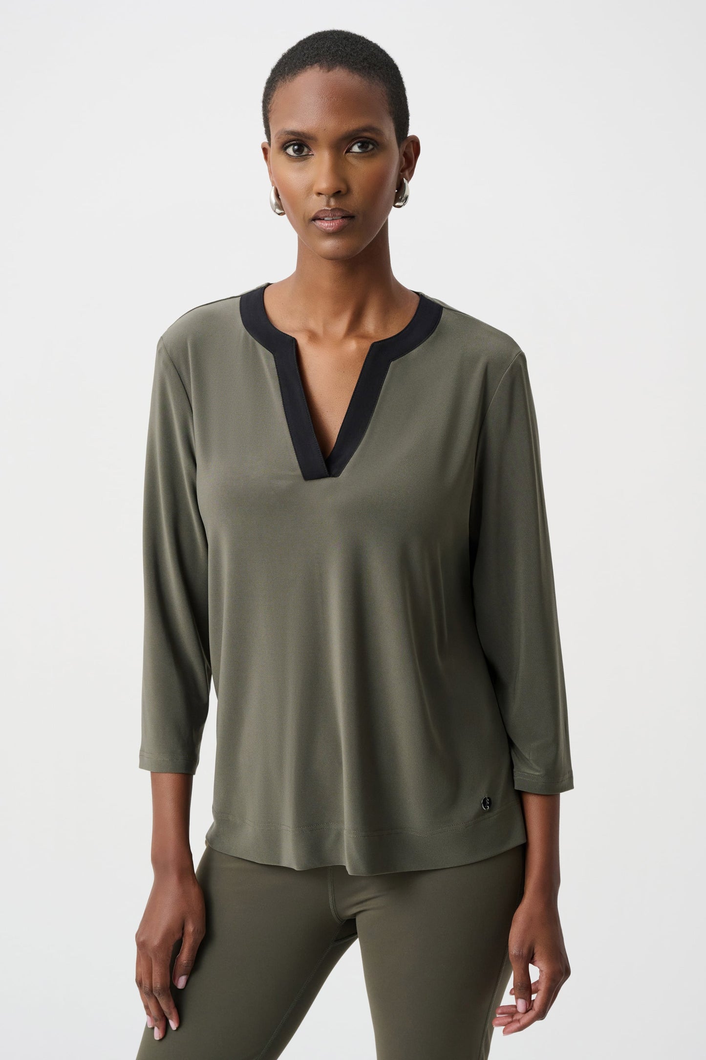 JOSEPH RIBKOFF Silky Knit Color Block Straight Top 263629