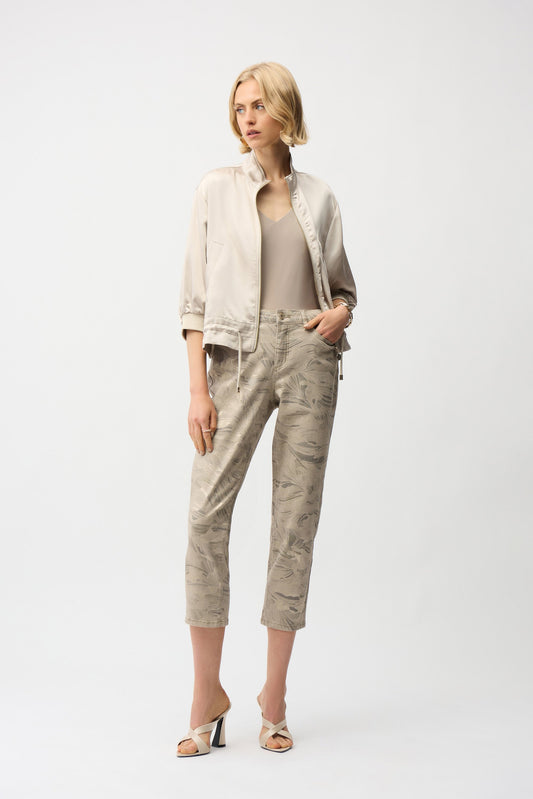 JOSEPH RIBKOFF Metallic Abstract Print Slim Crop Jeans
261959