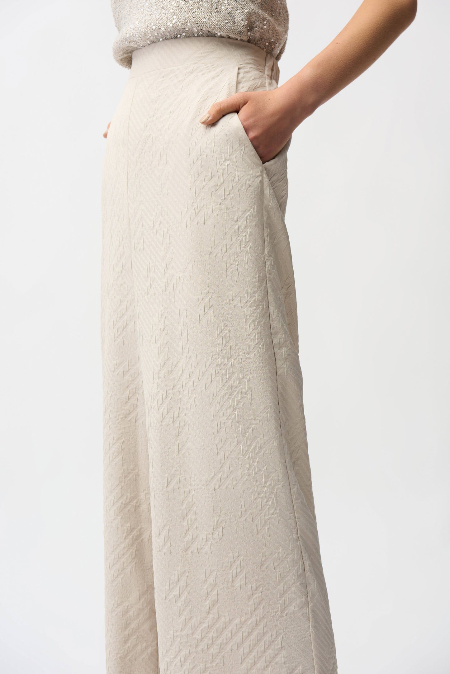 Jacquard Geometrical Texture Wide Leg Pull-On Pants
261056
