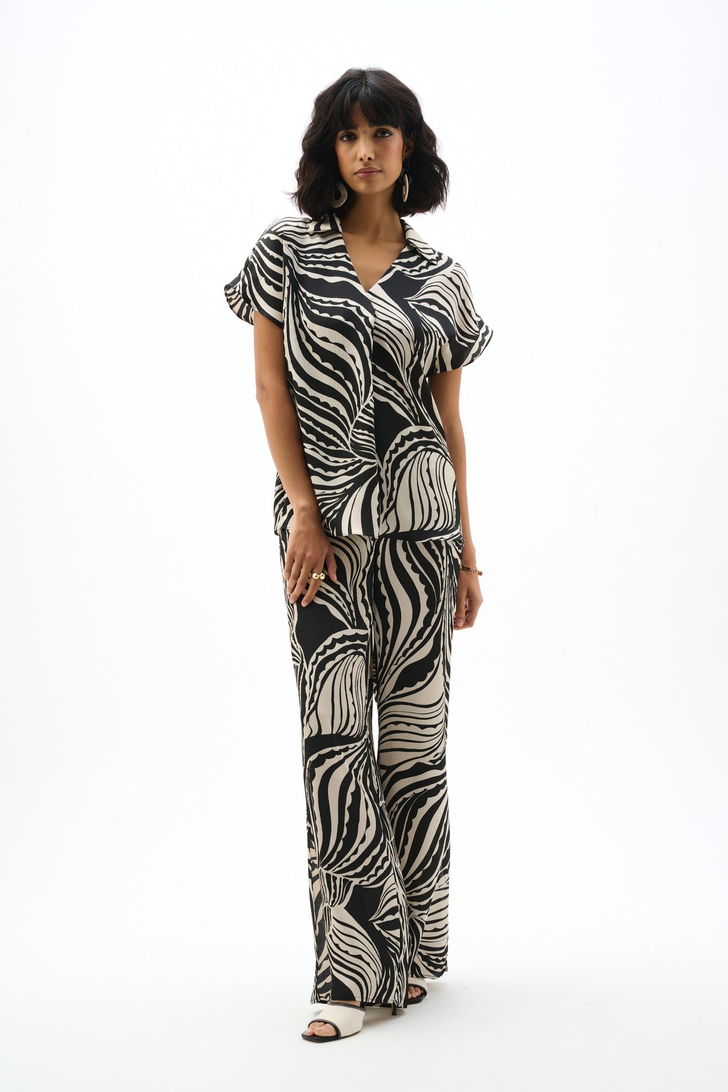 JOSEPH RIBKOFF 262255 Bubble Satin Abstract Print Boxy Top
