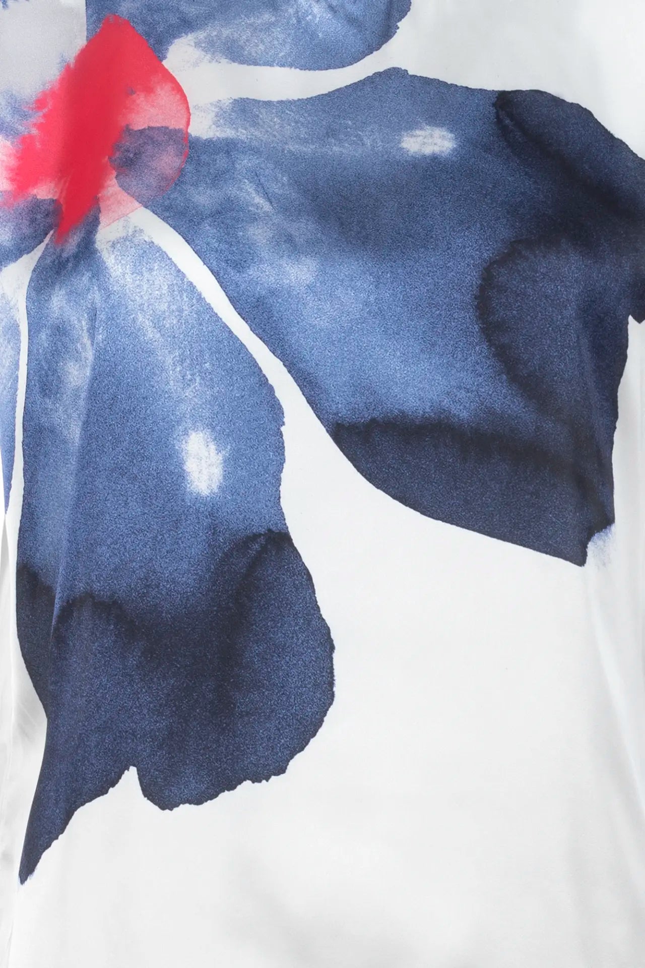 Sequesto white t shirt with blue flower