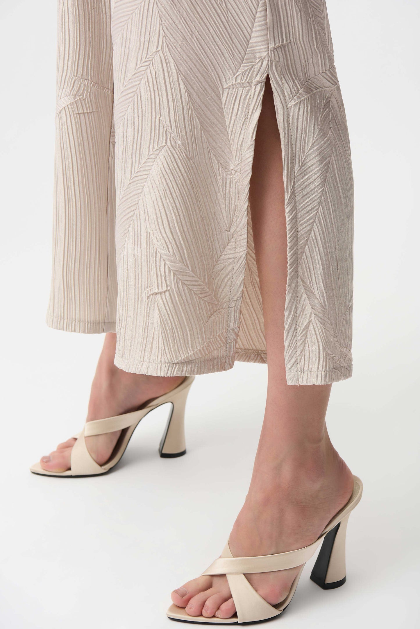 Pleated Satin Pull-On Culotte Pants
261161
Hots