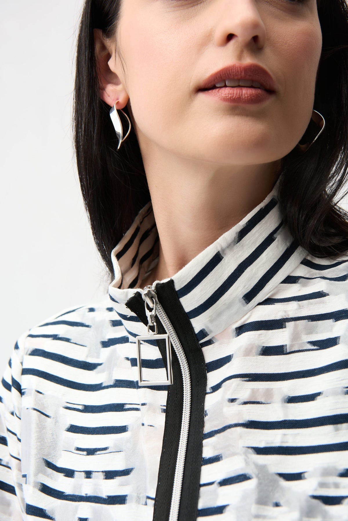 JOSEPH RIBKOFF 261094 OFF WHITE & NAVY ZIP JACKET