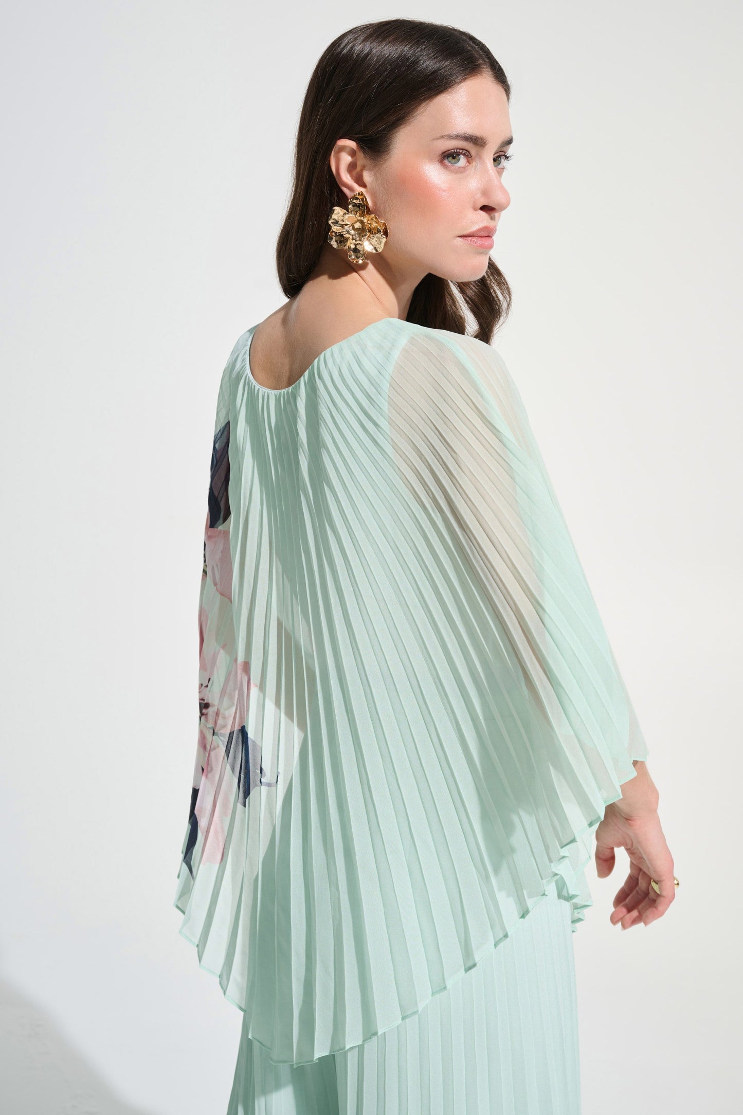 JOSEPH RIBKOFF Signature | Chiffon Floral Print Pleated Poncho Top 262724