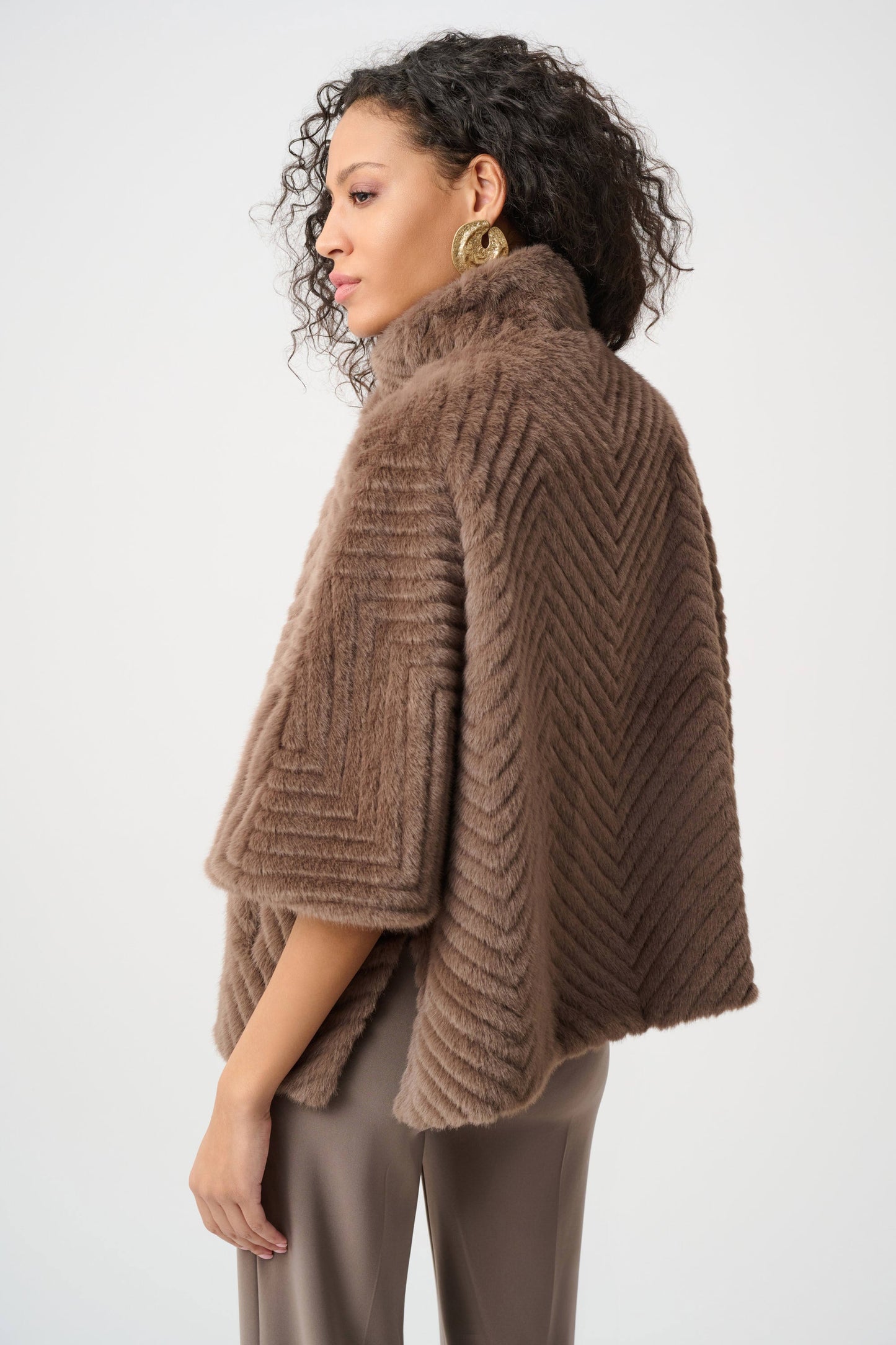 Chevron Faux Fur Cape-Style Jacket
263917